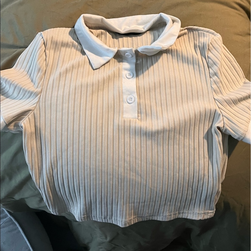 Cropped ribbed collar tshirt